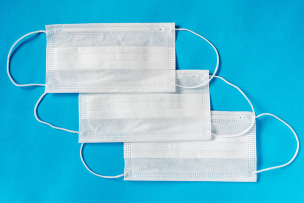 Medical respiratory disposable mask for protection against viruses. - Foto, Imagen