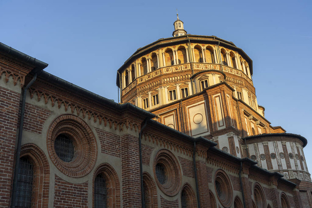 Mailand, Lombardei, Italien: Außenansicht der historischen Kirche Santa Maria delle Grazie. Kuppel - Foto, Bild