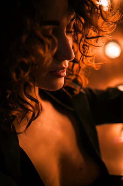 Silhouette of a woman's face . Against the background of bright lamps - Photo, image