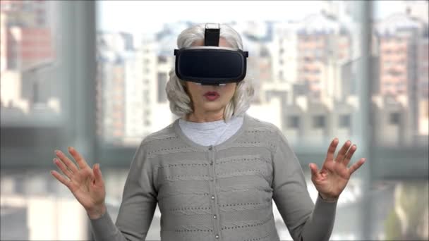 Amazed senior woman with virtual reality headset. - Footage, Video