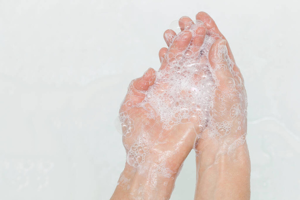 Was de handen grondig met zeep, reinheid en hygiëne - Foto, afbeelding