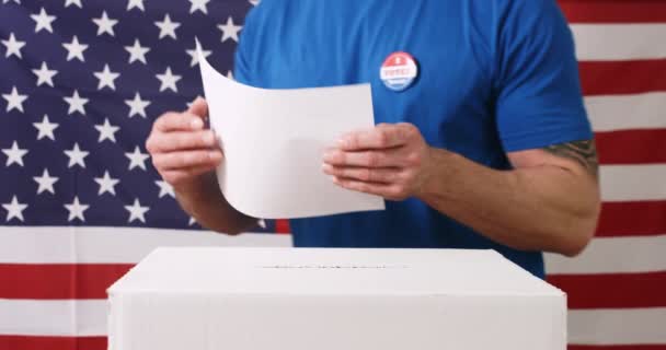 Χέρι με ψηφοδέλτιο και κουτί στις ΗΠΑ - Πλάνα, βίντεο