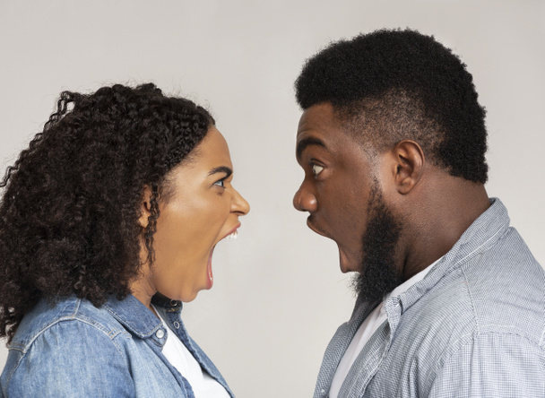 Relationship problems. Profile portrait of angry black couple arguing - Foto, Bild