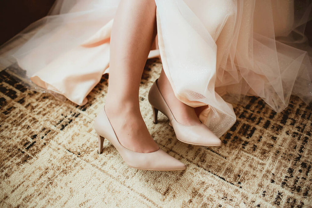 bride in wedding shoes in the room - Zdjęcie, obraz