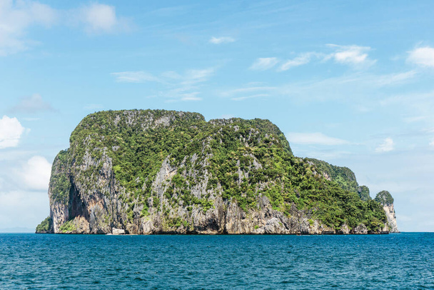 Beautiful sunny bay in Thailand. Tropical exotic holiday landscape. - Photo, Image