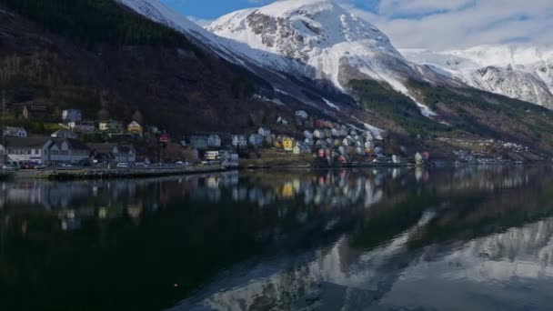 Naeroyfjord Gudvangen faluban, Norvégiában. - Felvétel, videó