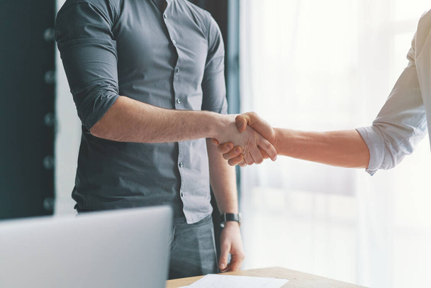 Business man standing in office, shaking hands. Collaboration concept - Φωτογραφία, εικόνα
