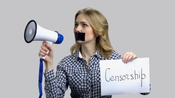 Junge Aktivistin protestiert gegen Zensur. - Filmmaterial, Video