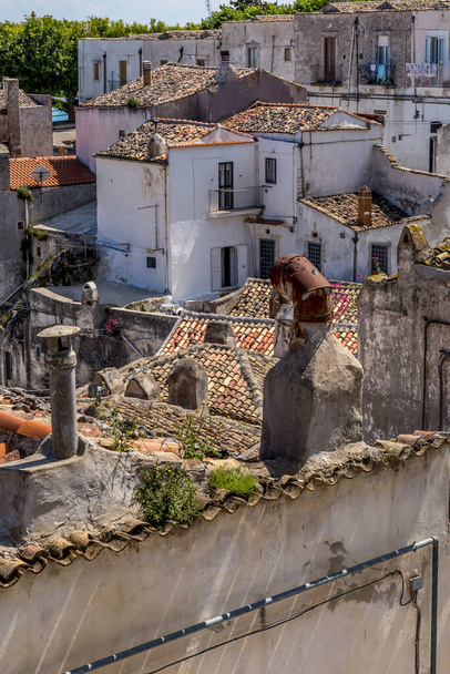Scenic Sight in Monte Sant'Angelo, het oude dorp in de provincie Foggia, Apulië (Puglia), Italië. - Foto, afbeelding