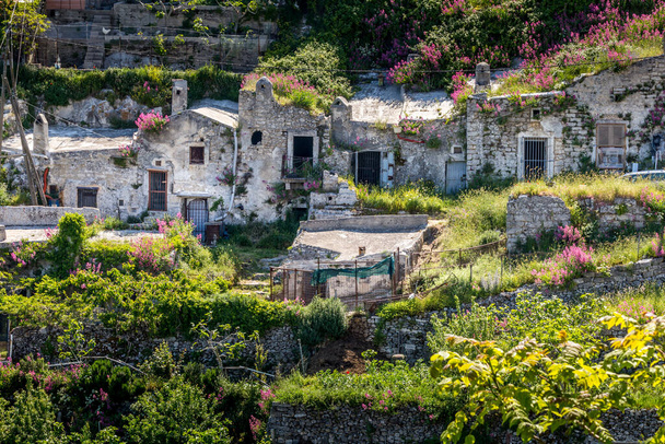 Vista panorâmica em Monte Sant 'Angelo, antiga aldeia na província de Foggia, Apúlia (Puglia), Itália
. - Foto, Imagem