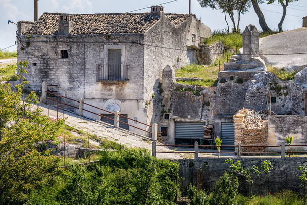 Vue panoramique à Monte Sant'Angelo, ancien village dans la province de Foggia, Pouilles (Pouilles), Italie
. - Photo, image