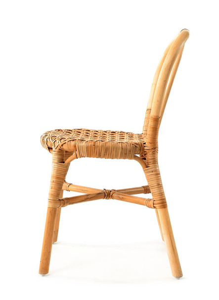 Beyaz arkaplanda hasır sandalye - Fotoğraf, Görsel