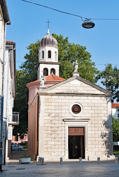 Zadar is de oudste continu bewoonde Kroatische stad. Het ligt aan de Adriatische Zee, in het noordwesten van de regio Ravni Kotari. Zadar is de hoofdstad van de provincie Zadar en van het noordelijk deel van Dalmatië.. - Foto, afbeelding