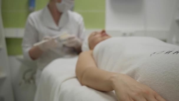 Woman in cosmetoloogy clinic - Filmmaterial, Video