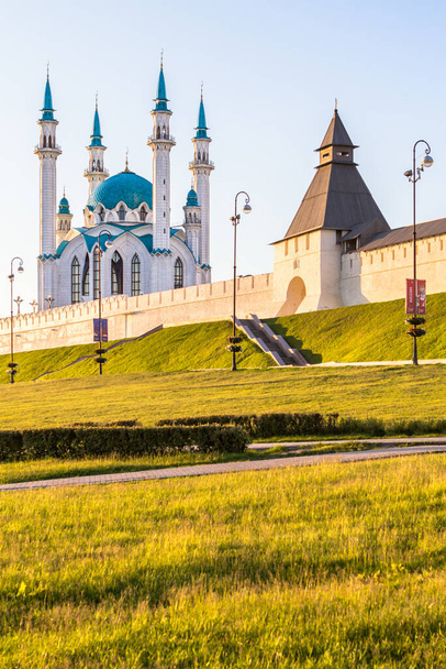 Вид Казанского Кремля и мечети Кул Шариф, Татарстан, Россия - Фото, изображение