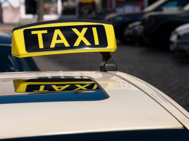 Lähikuva Saksan Taksi Taksi Kirjaudu sisään Berliini
 - Valokuva, kuva