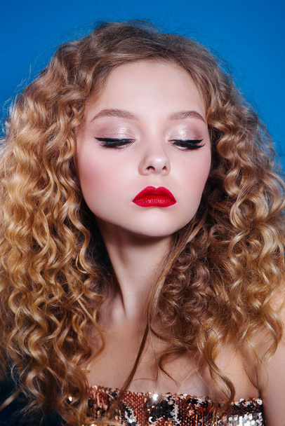 Fashion studio portrait of beautiful woman with afro curls hairstyle and evening make-up. Fashion and beauty - Φωτογραφία, εικόνα