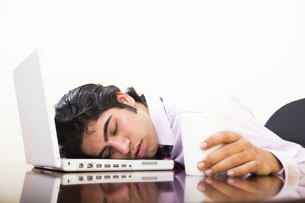 Jeune homme endormi au travail
 - Photo, image