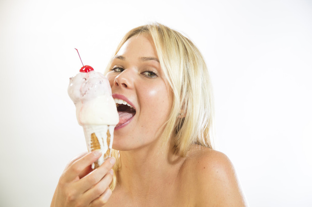 Mulher comendo sorvete - Foto, Imagem