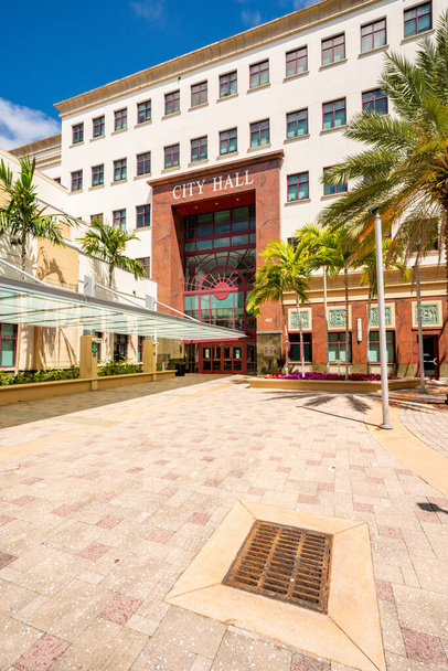 Edificio del Ayuntamiento de West Palm Beach
 - Foto, Imagen