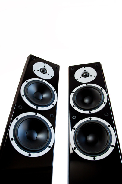 Paar zwarte hoogglans muziek luidsprekers - Foto, afbeelding