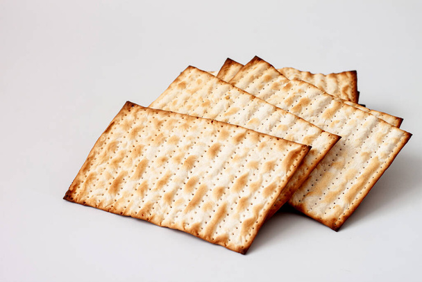 Konzept der Pessach-Feier (jüdischer Pessach-Feiertag) .Matzo-Brot - Foto, Bild
