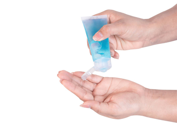 Mano della donna che utilizza gel alcolico in tubo di plastica per lavarsi le mani, assistenza sanitaria e concetto medico
 - Foto, immagini