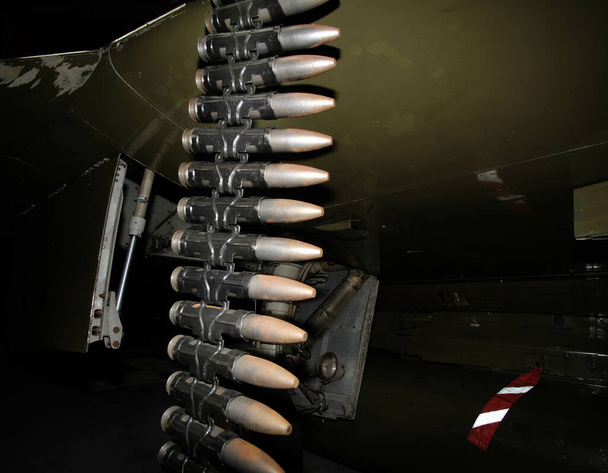 30 mm munice se obvykle nepoužívá proti personálu, ale spíše jako protiraketová nebo pancéřová střela. Kulky této velikosti mohou být účinné proti lehce obrněným vozidlům i opevněným bunkrům. Muzeum Newark air. - Fotografie, Obrázek