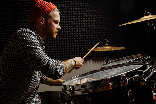 handsome talented guy play on drums - Fotografie, Obrázek