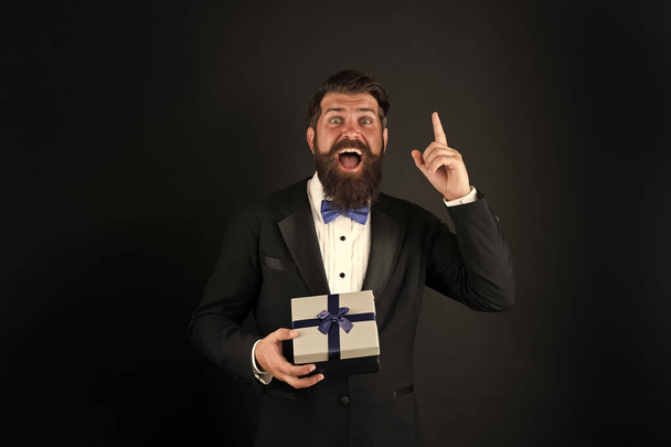 Shopping idea. Happy shopper got idea black background. Businessman shopping for present. Bearded man enjoy shopping. Gift shop. Sale and discount. Black Friday. Cyber Monday. Shopping for every need - Foto, Imagem