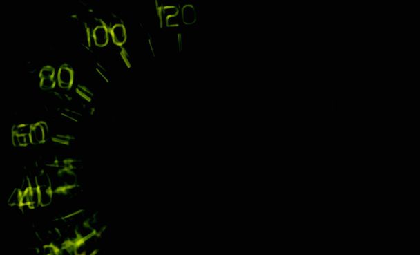 cockpit du conducteur ; compteur de vitesse sur tableau de bord - lumière colorée en noir, espace de copie pour votre conception
 - Photo, image