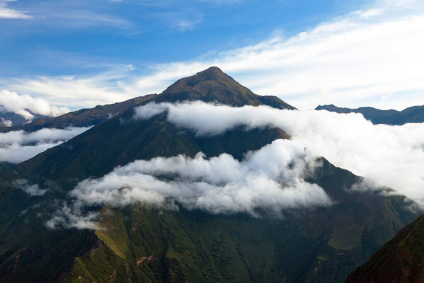 view from Choquequirao trekking trail, Cuzco area, Machu Picchu area, Peruvian Andes - Фото, зображення