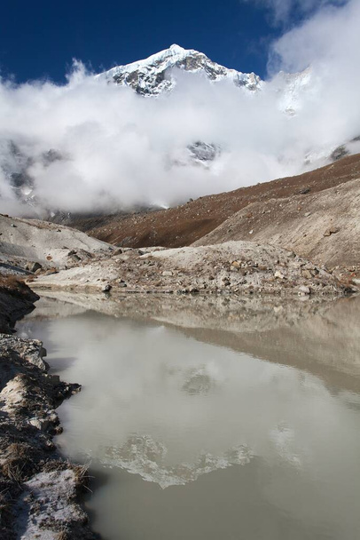 Peak seven 7 VII mirroring in lake, beautiful mount on the way to Makalu base camp, Barun valley, Nepal Himalayas mountains - Фото, изображение