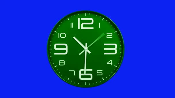 Moderne grüne Uhr Gesicht bewegt sich schnell nach vorn Zeitraffer. Die tickende Uhr beschleunigte die Zeit auf blauem Bildschirmhintergrund. Hochgeschwindigkeitszähler. Die Zeit vergeht in diesem Zeitraffer wie im Flug. Zifferblatt der Uhr läuft bei hoher Geschwindigkeit aus. - Filmmaterial, Video