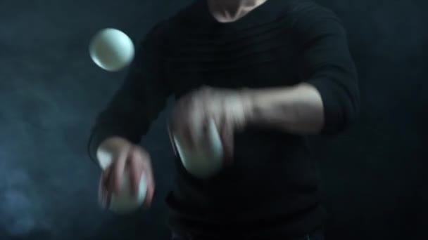 Closeup of hands in suit juggling white balls. Success and management - Imágenes, Vídeo