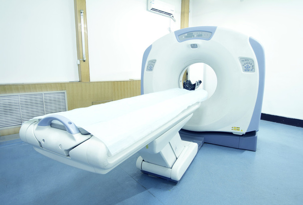 Máquina de escáner CT (cat) moderna en el hospital
 - Foto, imagen