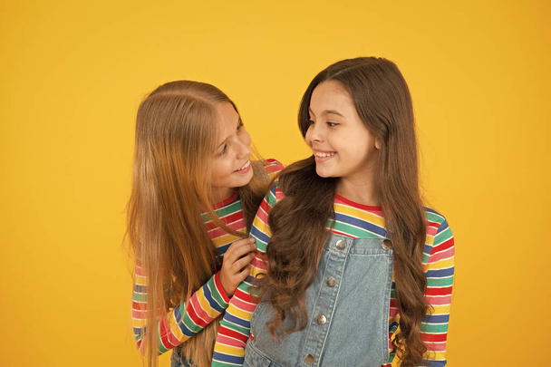 little girls blond and brunette. Grow healthy hair. Hairdresser salon. Kids pretty friends. small sisters with perfect hairstyle. Hair strengthening. Natural beauty. happy children. volume lush hair - Foto, Imagem