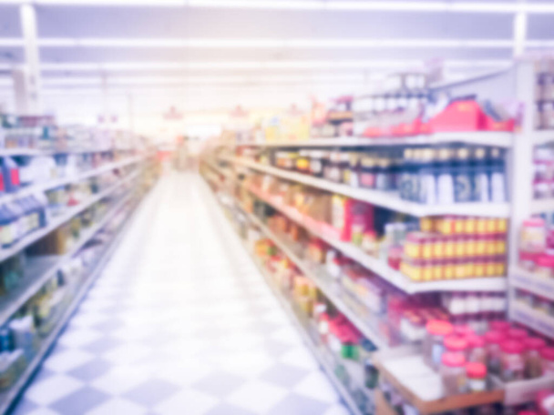 Размытые фоновые проходы и полки в азиатском супермаркете в США
 - Фото, изображение