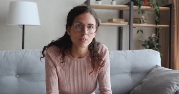 Confident young woman speaking to camera at home - Video, Çekim