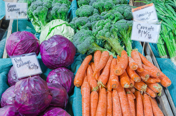 Organic red, green cabbage, broccoli, carrots and garlic at farmer market in Washington, USA - Photo, Image