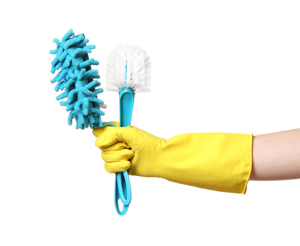 Janitor com escovas de limpeza em fundo branco
 - Foto, Imagem
