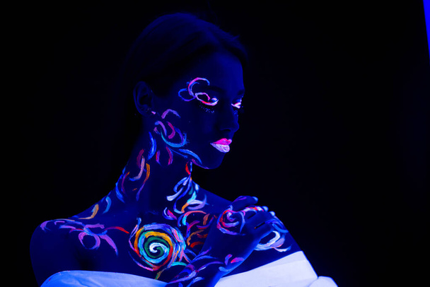 fashion model with fluorescent prints on skin - Foto, afbeelding