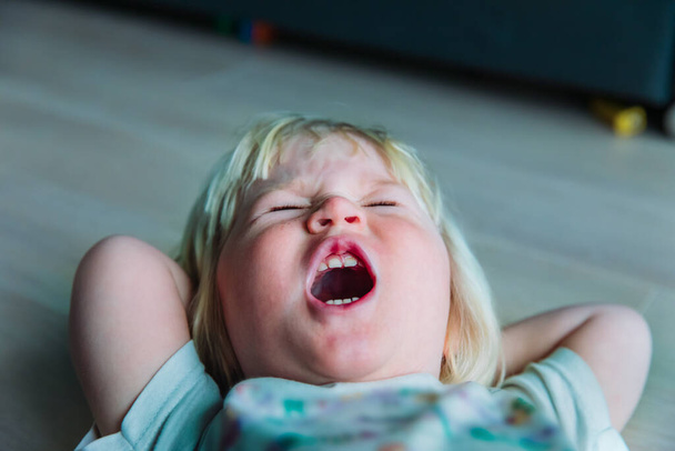 sad crying child, kid home sick, shouting baby - Fotoğraf, Görsel