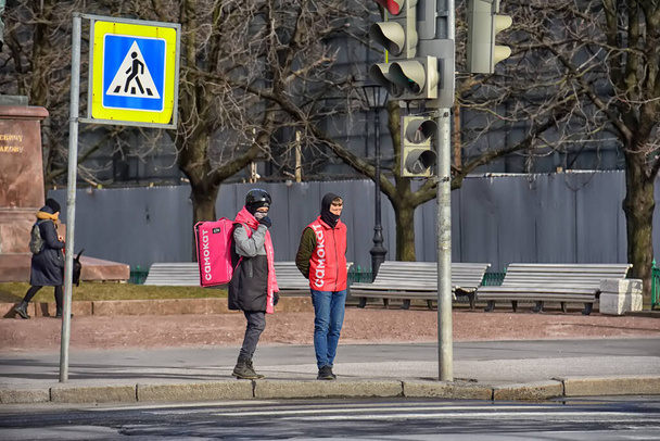 Russia, St. Petersburg 30.03.2020 Empty streets and food delivery couriers in the city center during quarantine due to the coronavirus epidemic - Photo, Image