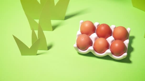 gyönyörű zöld tavaszi háttér húsvéti tojás - Felvétel, videó