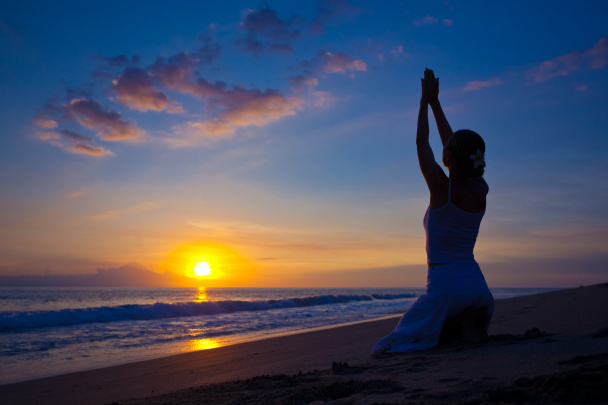 mladá žena dělá jóga cvičení - Fotografie, Obrázek