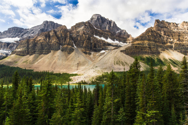 Τα Βραχώδη Όρη. Crowfoot Glacier & Crowfoot MountainBanff National Park, Αλμπέρτα, Καναδάς  - Φωτογραφία, εικόνα