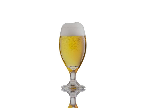 келих пива на білому тлі - 3d рендеринг
 - Фото, зображення