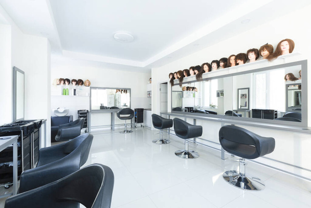 Variety of hairstyles on mannequins in hairdressing salon - Photo, Image