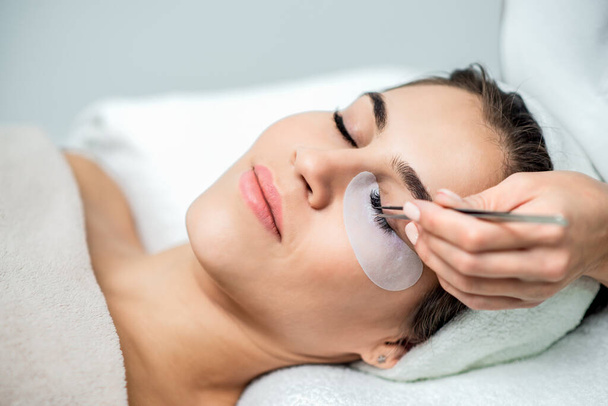 Woman receiving eyelash extension procedure, close up. - Foto, Imagem